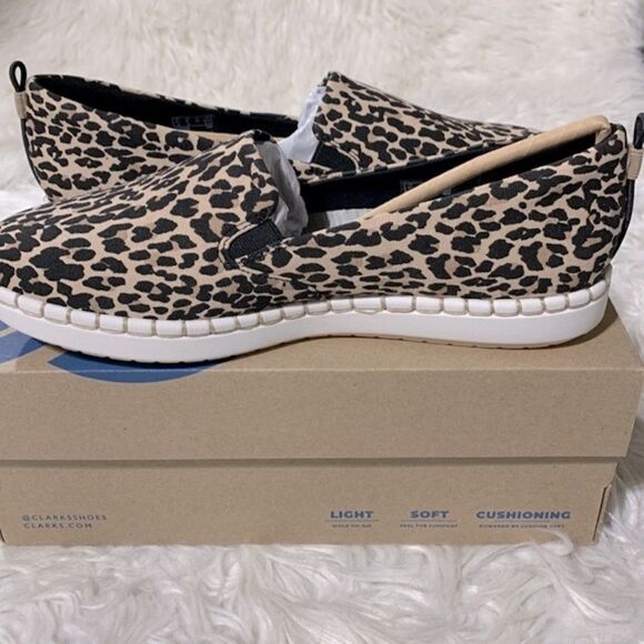 CLARKS  Cloudsteppers Step Glow Jade leopard print NWT Women’s size 9W - Picture 2 of 10